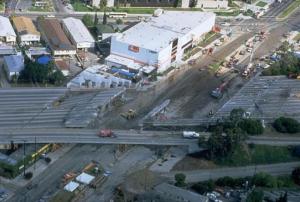 Collapsed Santa Monica Freeway bridge across La Cienega Boulevard, Los Angeles after the Northridge earthquake, Jan. 17, 1994. Image: Robert A. Eplett/FEMA