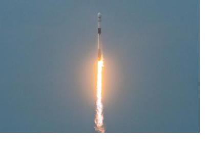 A SpaceX Falcon 9 rocket launches the SAOCOM 1B satellite. Image: Manuel Mazzanti/CONAE